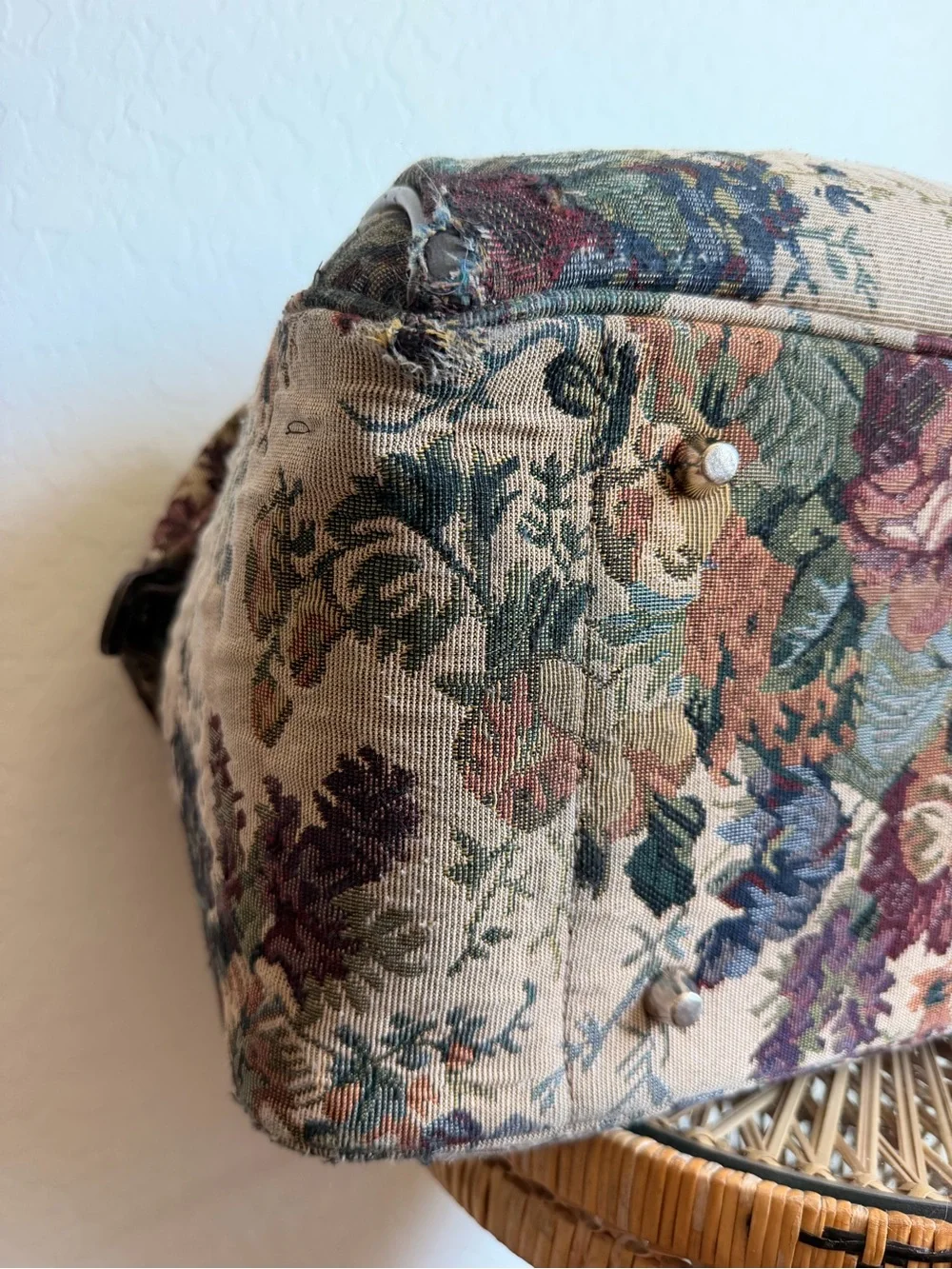 VINTAGE LIZ CLAIBORNE FLORAL TAPESTRY WEEKENDER BAG